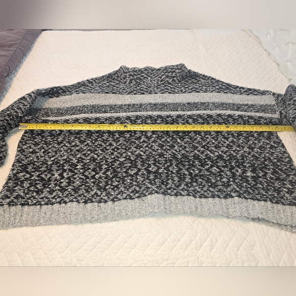 John + Jenn Oversized Mockneck Sweater Women's Size XL - Picture 9 of 11